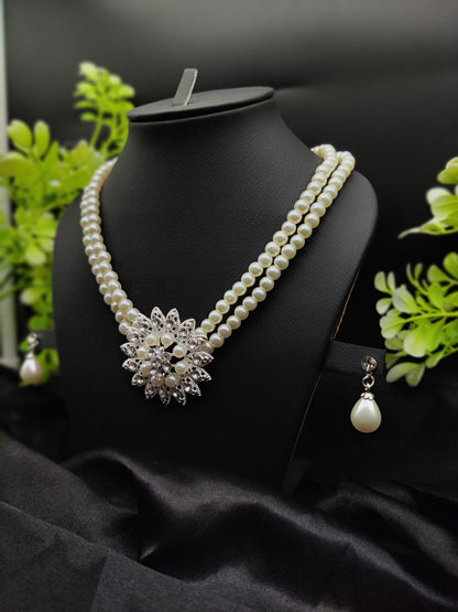 Imported Graceful Radiance Pearl Necklace Set With Exquisite Floral Pendant